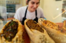 Feyrouz: λαχματζούν, πεϊνιρλί, σούπες, μπακλαβάς, κρέμες Ανατολής, street food αξιώσεων στη Θεσσαλονίκη