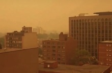 Ο καπνός από τις πυρκαγιές στον Καναδά «πνίγει» τη Νεά Υόρκη