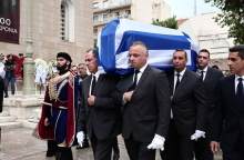 Γιάννης Μαρκόπουλος: Σε κλίμα συγκίνησης η κηδεία του εμβληματικού μουσικοσυνθέτη