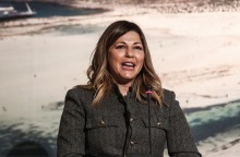 Η Σοφία Ζαχαράκη απάντησε στη σεξιστική επίθεση Τζήμερου