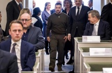 Ουκρανία: Ο Ζελένσκι καθαιρεί τον επικεφαλής κρατικής βιομηχανίας όπλων