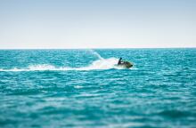 Jet ski στη θάλασσα