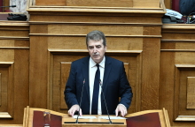 Ο Μιχάλης Χρυσοχοΐδης στη Βουλή