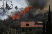 Φωτιά στον Κουβαρά: Νέο μήνυμα του 112 - «Εκκενώστε προς Αθήνα»
