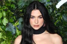 Ντούα Λίπα (Dua Lipa): Η ιστορία του κοριτσιού από την Πρίστινα που κάνει διαπλανητική καριέρα, υπερασπίζεται τη γυναικεία ενδυνάμωση και την κοινωνική ισότητα. 