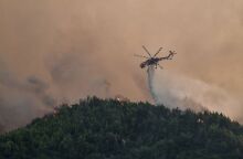 Μαίνονται ανεξέλεγκτα τα πύρινα μέτωπα στη Ρόδο 