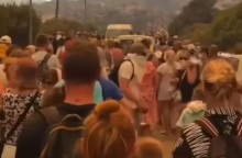 Φωτιά τώρα στη Ρόδο: Έφτασε σε ξενοδοχεία 