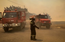  Πυρκαγιές: Σε Ρόδο και Κέρκυρα τα σοβαρότερα μέτωπα