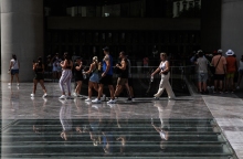 Τουρίστες στο Μουσείο Ακρόπολης