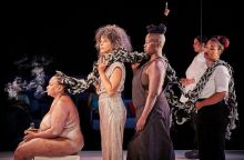 Φεστιβάλ Αβινιόν: Ενοχλημένη η γαλλική ακροδεξιά από την παράσταση που αποδομεί τον ρατσισμό