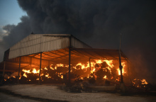 Αποθήκη στις φλόγες στη Μαγνησία