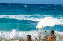 Κύματα σε παραλία