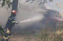 Φωτιά τώρα στην Καβάλα: Τραυματίστηκαν δύο πυροσβέστες 