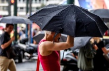 Καιρός αύριο: Εξασθενεί η κακοκαιρία Daniel την Παρασκευή