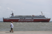 Ταλαιπωρία έξω από το λιμάνι της Ραφήνας για τους επιβάτες του «Fast Ferries Andros»