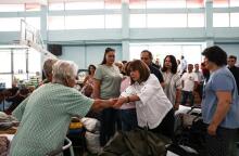 Η Κατερίνα Σακελλαροπούλου επισκέφτηκε πλημμυροπαθείς στην Καρδίτσα