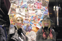 Η βιτρίνα του Mat Fashion ντύθηκε ATHENS VOICE