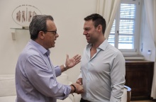Σωκράτης Φάμελλος και Στέφανος Κασσελάκης συναντήθηκαν σήμερα στη Βουλή