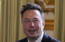 Έλον Μασκ: Διαψεύδει την κατάργηση του Χ στην Ευρώπη