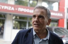 O Ευκλείδης Τσακαλώτος προσέρχεται στα γραφεία του ΣΥΡΙΖΑ © ΓΙΩΡΓΟΣ ΚΟΝΤΑΡΙΝΗΣ/EUROKINISSΙ