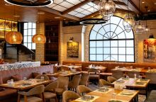 Στο εστιατόριο  Αλεπού του Ανδρέα Κλαυδιανού στη Θεσσαλονίκη