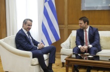 Συνάντηση Μητσοτάκη - Κασσελάκη στη Βουλή