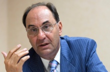 Ο Alejandro Vidal-Quadras, βετεράνος Ισπανός συντηρητικός πολιτικός μεταφέρθηκε σε νοσοκομείο της Μαδρίτης μετά από πυροβολισμό σε δρόμο της πρωτεύουσας