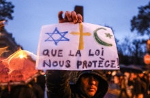 Στη Γαλλία, περισσότεροι από 180.000 διαδηλωτές βγήκαν στους δρόμους για να διαμαρτυρηθούν ενάντια στον αντισημιτισμό 