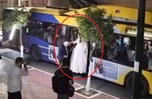 Η νύφη πήγε με τρόλεϊ στα Καμίνια