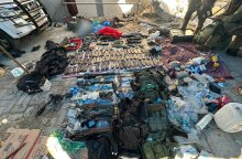 Όπλα που ισχυρίζεται ότι βρήκε ο ισραηλινός στρατός στο νοσοκομείο Αλ Σίφα