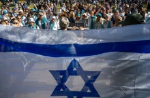 Βίβιαν Σίλβερ: Εκατοντάδες Ισραηλινοί και Άραβες τίμησαν τη μνήμη της ακτιβίστριας που σκοτώθηκε από τη Χαμάς 	