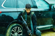 Ηθοποιός του «Fauda» από το Ισραήλ δίνει εντολή για χτύπημα στη Γάζα 