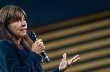 Γαλλία: Η δήμαρχος του Παρισιού Αν Ινταλγκό εγκαταλείπει το Χ - «Πυρά» κατά του Έλον Μασκ