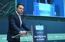 O Στέφανος Κασσελάκης στο συνέδριο της Ναυτεμπορικής