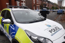 Ουαλία: Επίθεση με μαχαίρι σε έγκυο γυναίκα κοντά σε σχολείο - Ο δράστης διέφυγε της σύλληψης. Για πράξη εκδίκησης κάνουν λόγο οι Αρχές επισημαίνοντας 