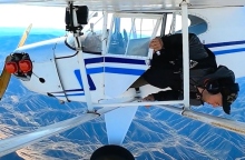 Influencer έριξε σκόπιμα το αεροπλάνο του για κλικ και θεάσεις στο YouTube. Η αστυνομία του αφαίρεσε την άδεια πιλότου και τον καταδίκασε σε 6 μήνες φυλάκιση