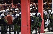 Οπαδική βία: Ίχνη πυρίτιδας εντοπίστηκαν στα ρούχα του 18χρονου  Έρχονται νέα εντάλματα και συλλήψεις - Η μαρτυρία του διμοιρίτη των ΜΑΤ