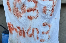 Ισραήλ: Θρήνος στην κηδεία ισραηλινού ομήρου - Ο αδελφός του κατηγορεί τον στρατό ότι τον «δολοφόνησε» Τα μηνύματα SOS είχαν γραφτεί με υπολείμματα φαγητού σε άσπρο σεντόνι