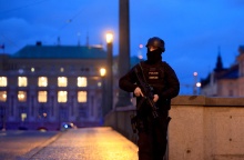 Η αστυνομία στους δρόμους της Πράγας μετά το μακελειό στο πανεπιστήμιο - Αποκλεισμένη η γύρω περιοχή 