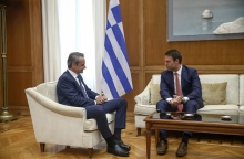 O Κυριάκος Μητσοτάκης και ο Στέφανος Κασσελάκης σε συνάντησή τους στο Μέγαρο Μαξίμου