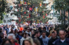 Εορταστικό Ωράριο: Πώς θα λειτουργήσουν τα καταστήματα