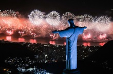 Από το Λονδίνο στη Βραζιλία - Πώς υποδέχθηκε η υφήλιος το 2024 