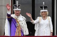 Bασιλιάς Κάρολος: To πρώτο έτος του ως βασιλιάς σε ανασκόπηση στο X