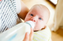 Στα ύψη η τιμή του βρεφικού γάλακτος στην Ελλάδα - Πολύ πιο πάνω από τον ευρωπαϊκό μέσο όρο 