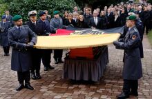 Σόιμπλε: Απούσα η Μέρκελ από την κηδεία του