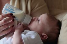 Εκτόξευση τιμών στο βρεφικό γάλα το τελευταίο διάστημα © Lucy Wolski/  Unsplash