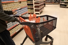 Νέα μέτρα ετοιμάζει το Υπουργείο Ανάπτυξης για τις παραπλανητικές προσφορές και εκπτώσεις