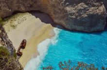 Νέες φθορές από την κακοκαιρία υπέστη το Ναυάγιο της Ζακύνθου © Unsplash