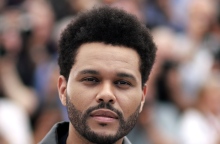 Ο Καναδός τραγουδιστής The Weeknd έσπασε ρεκόρ στο Spotify με το «Blinding Lights» 