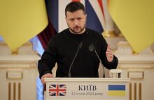 Ζελένσκι: Πυρά κατά Πούτιν από το Νταβός